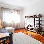 Essence Porto